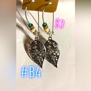BNIB DANGLE EARRINGS